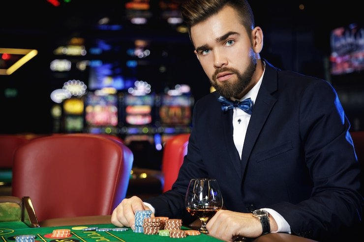 Filipino players enjoying gg77 sports and casino entertainment on mobile devices